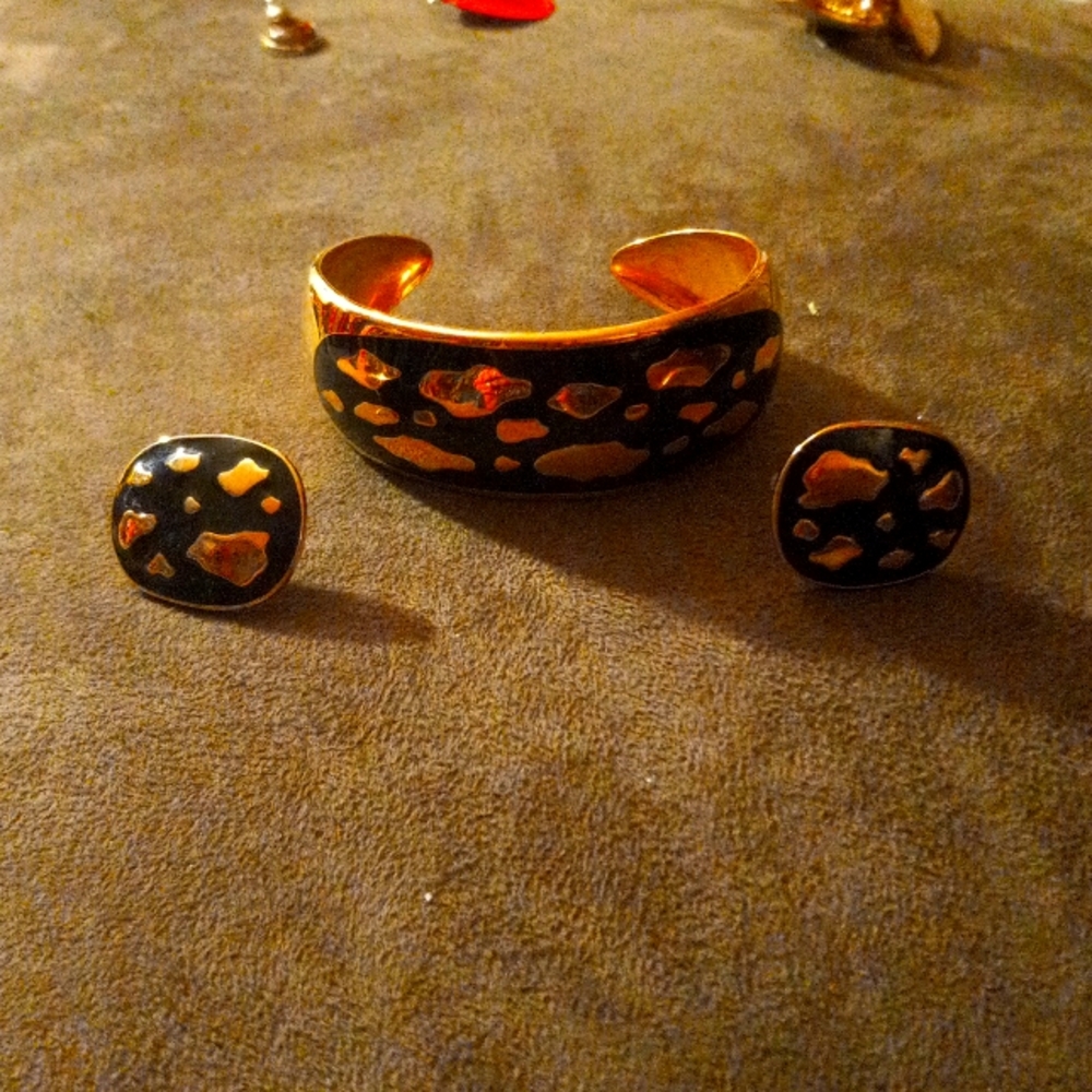 Errings & matching bracelet